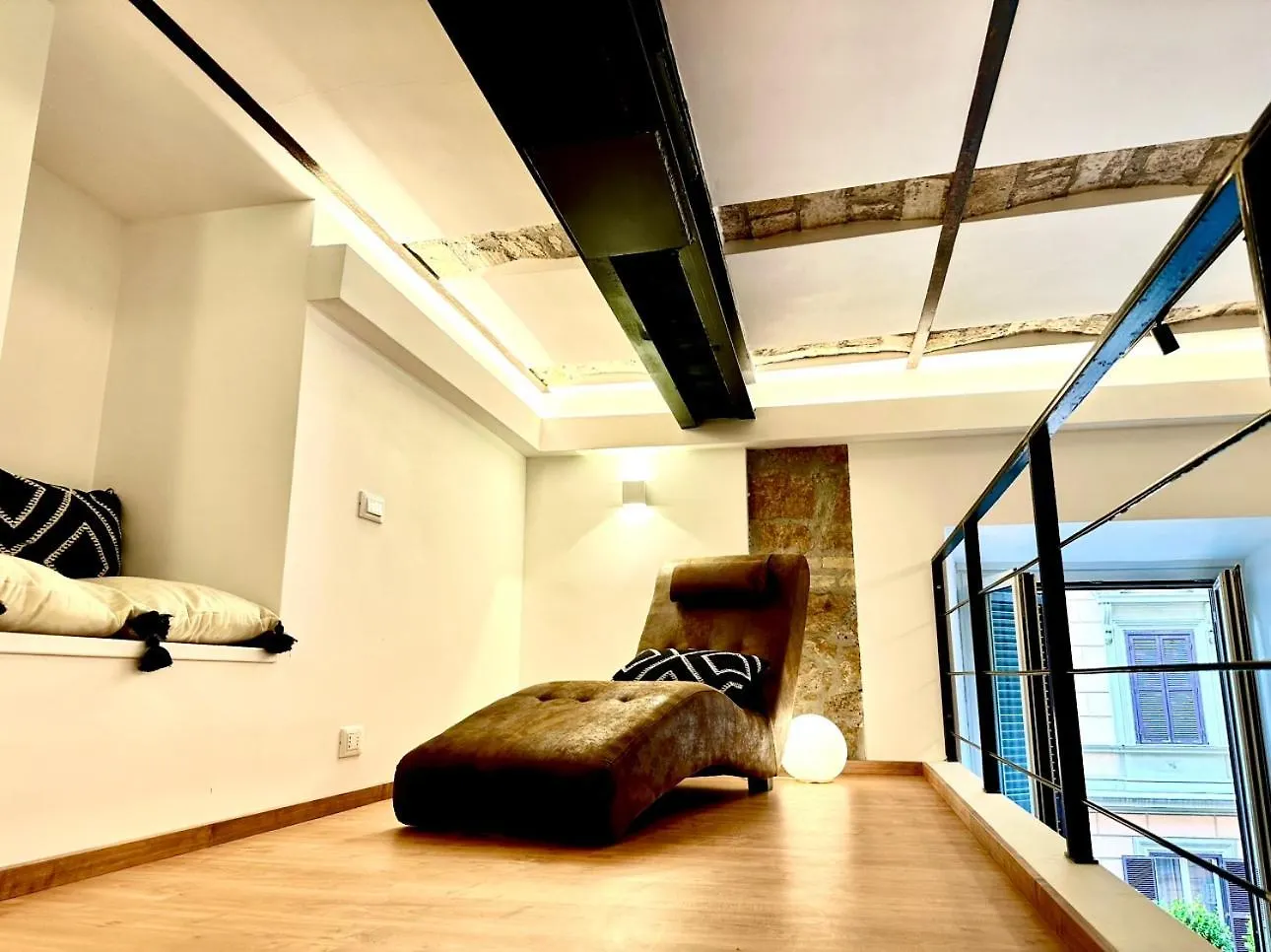 Apartment Buonarroti Art Home. Luxury And History At Home Rome